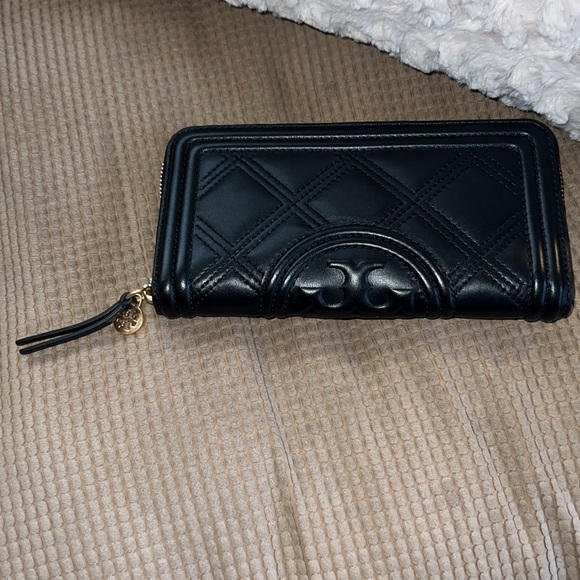 NWOT. Black Tory Burch Ella Patent Tote Bag & Wallet - Picture 9 of 10